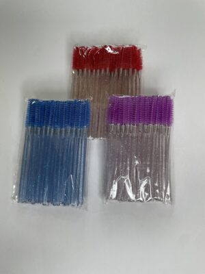 Set of mascara disposable wands for precise, hygienic application of mascara and eyelash serums.