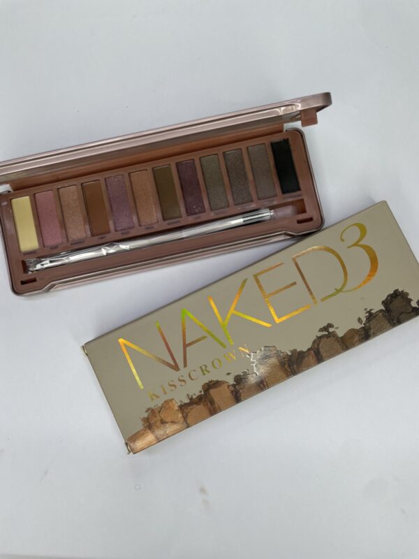 Naked 3 Urban Decay Eyeshadow Palette featuring a collection of soft, romantic rose-hued shades for beautiful, everyday eye looks